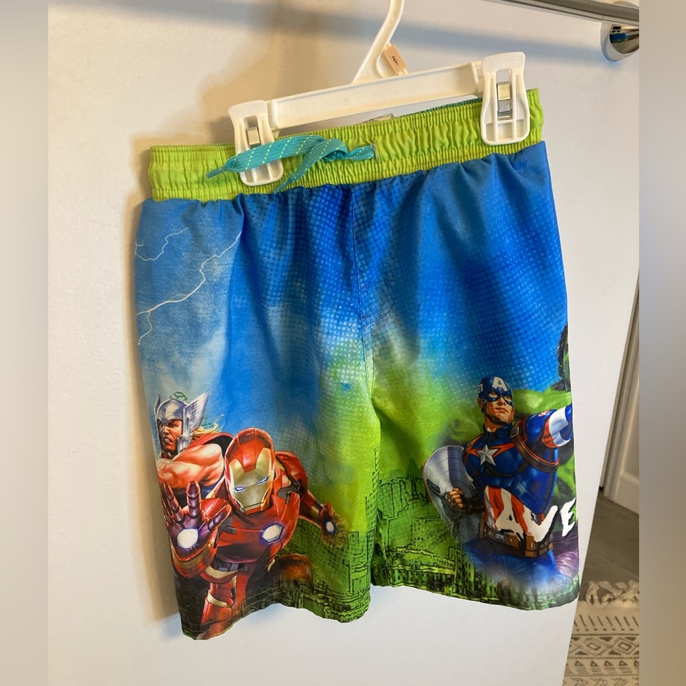 MARVEL AVENGERS boys swim trunks with liner size 7